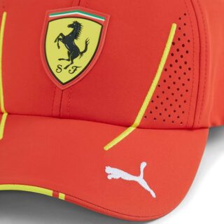 PUMA Gorra Carlos Sainz Scuderia Ferrari 2025 - Rojo Quemado - Talla única